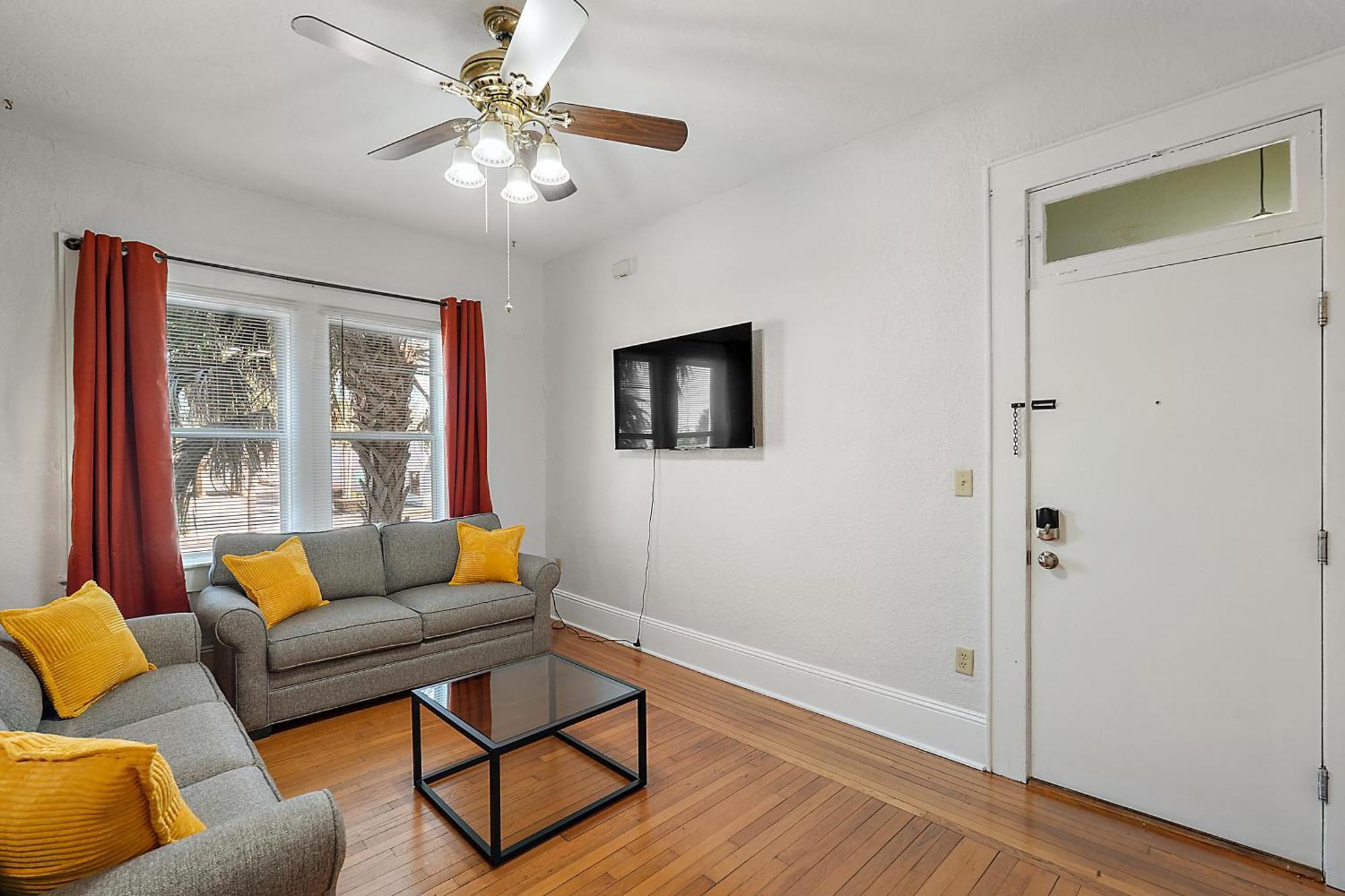 Downtown Den-King Bed~Heart Of Eustis~Queen Sleeper~Upstairs~Bright & Happy מראה חיצוני תמונה