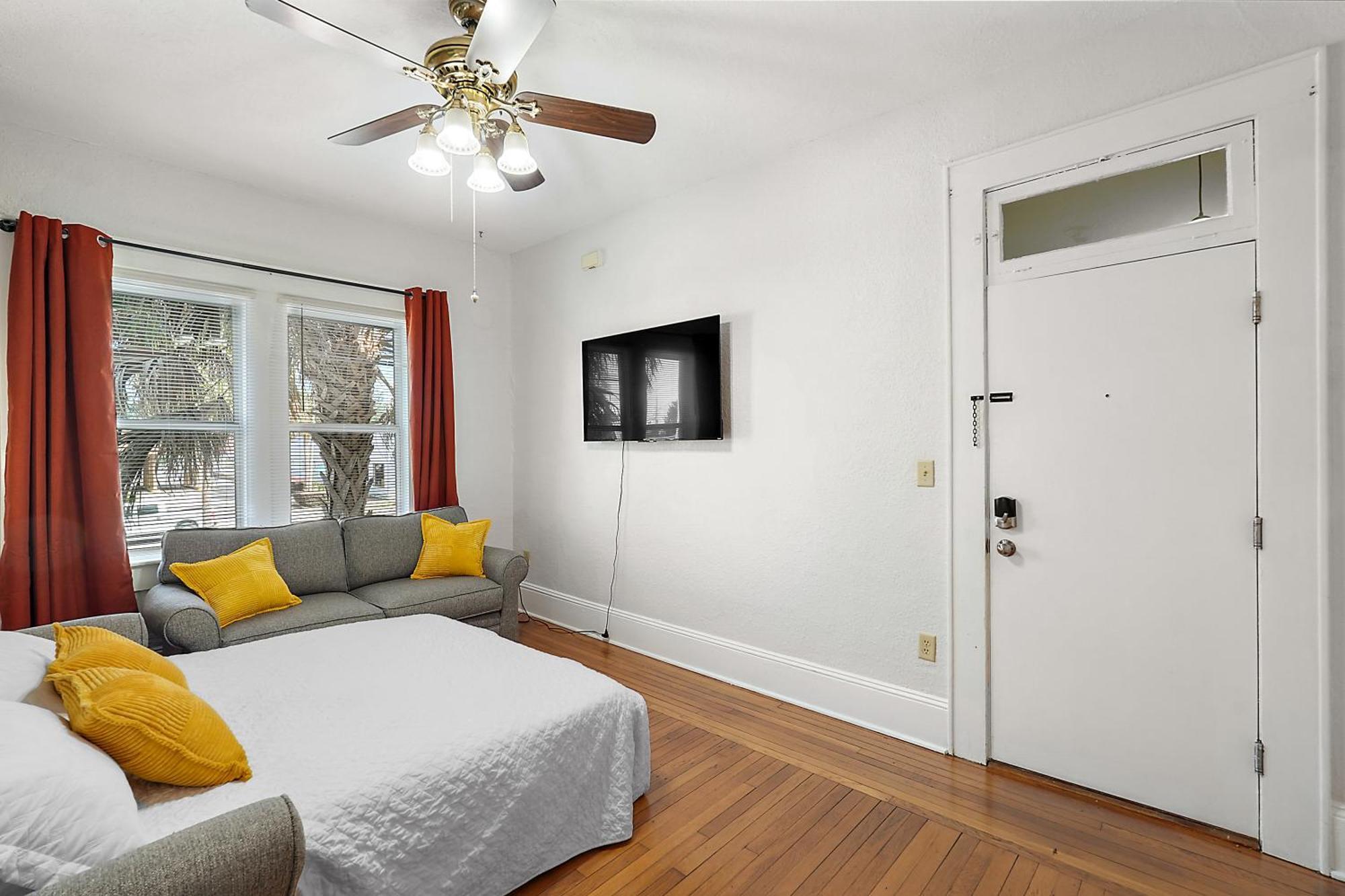 Downtown Den-King Bed~Heart Of Eustis~Queen Sleeper~Upstairs~Bright & Happy מראה חיצוני תמונה